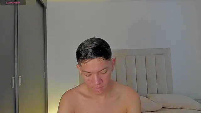 Snapshot of JulianRose_1 chatting on October 8, 2025, 12:47 pm JulianRose 1 online show from October 8, 2025, 12:47 pm