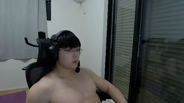 Tkcqcc online show from October 1, 2025, 4:46 pm