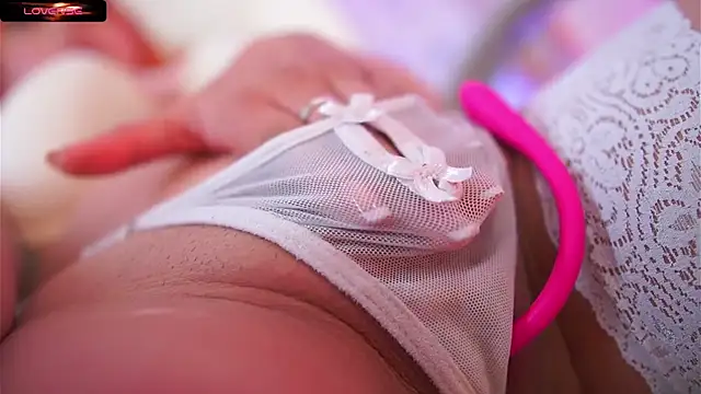 Eyleen 24 online show from October 21, 2025, 12:11 am