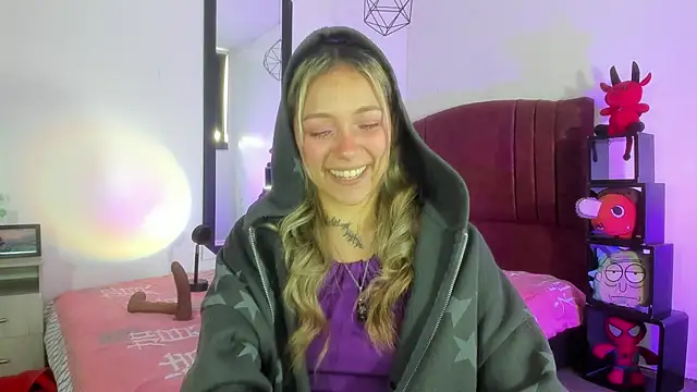 alisson zafiro  online show from December 18, 2024, 12:18 pm