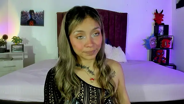 alisson zafiro  online show from January 15, 2025, 9:13 am