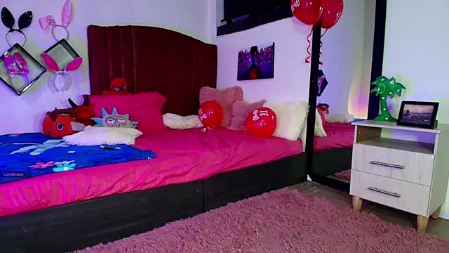 alisson zafiro  online show from February 18, 2025, 6:04 am