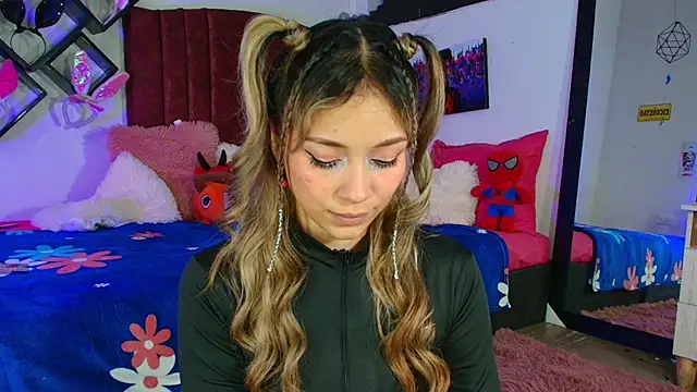 alisson zafiro  online show from February 22, 2025, 3:12 am