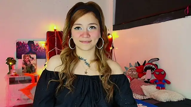 alisson zafiro  online show from October 24, 2025, 3:14 am