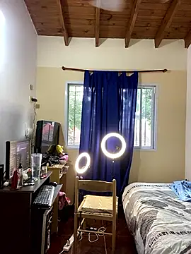 FlorBich online show from December 5, 2024, 10:12 pm