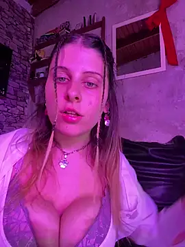 FlorBich online show from May 19, 2026, 11:44 pm