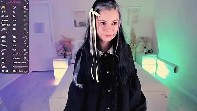 Lil Amelie online show from October 25, 2025, 7:49 am