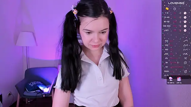 Snapshot of Lil_Amelie chatting on January 19, 2026, 7:45 am Lil Amelie online show from January 19, 2026, 7:45 am