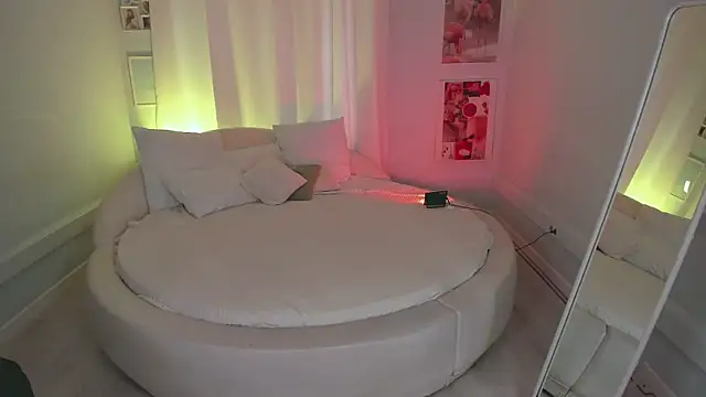 Snapshot of Lil_Amelie chatting on May 1, 2026, 9:58 am Lil Amelie online show from May 1, 2026, 9:58 am