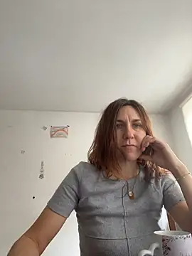 JasmineGlamour online show from December 18, 2025, 12:22 pm