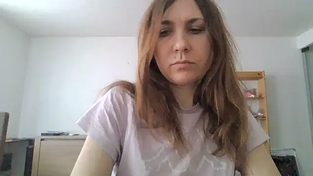 JasmineGlamour online show from April 13, 2026, 3:06 pm