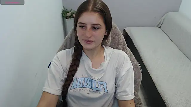 valerie diaz1 online show from November 5, 2025, 1:33 pm