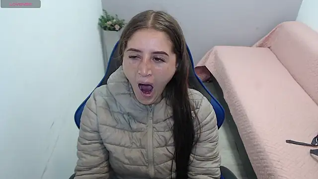 valerie diaz1 online show from December 22, 2025, 1:41 pm