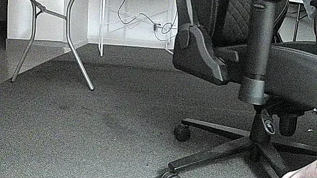 Nice8inchaussie online show from November 30, 2025, 6:12 pm