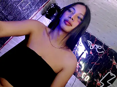 whiteladyboy online show from October 20, 2025, 4:24 am