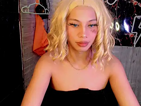 whiteladyboy online show from November 2, 2025, 7:49 pm