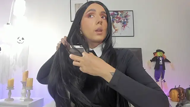 helen mooree online show from October 25, 2025, 1:07 pm