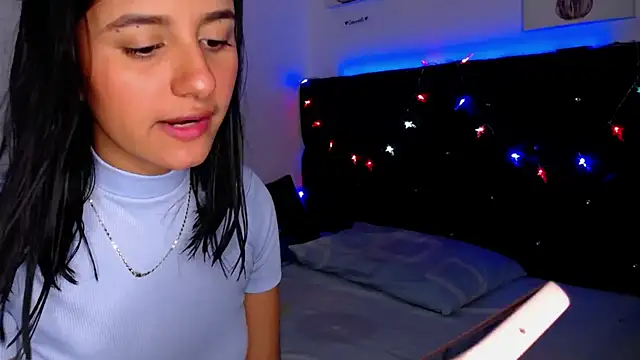 Snapshot of floweer_ chatting on February 7, 2025, 10:09 pm floweer online show from February 7, 2025, 10:09 pm