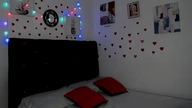 Snapshot of floweer_ chatting on February 22, 2025, 4:51 pm floweer online show from February 22, 2025, 4:51 pm