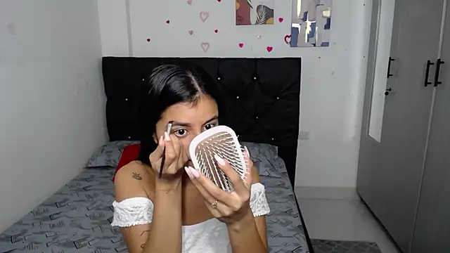 Snapshot of floweer_ chatting on September 30, 2025, 7:57 am floweer online show from September 30, 2025, 7:57 am