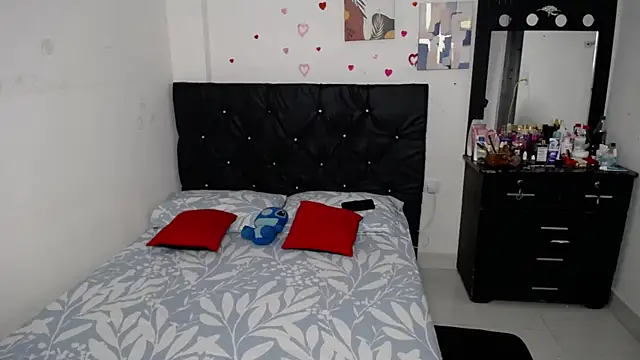 Snapshot of floweer_ chatting on October 21, 2025, 4:08 pm floweer online show from October 21, 2025, 4:08 pm