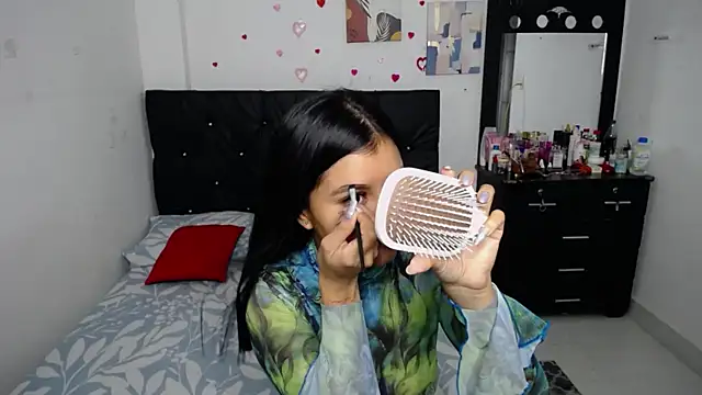 Snapshot of floweer_ chatting on October 23, 2025, 2:55 am floweer online show from October 23, 2025, 2:55 am