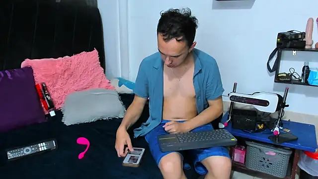 big-dicktop23 online show from May 17, 2026, 6:26 pm