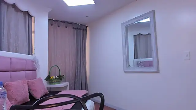 IssadoraJames online show from December 16, 2025, 7:19 pm