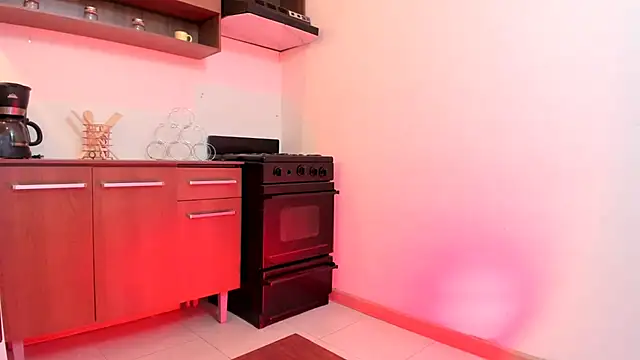 Lizzie Williams  online show from October 28, 2025, 3:21 am