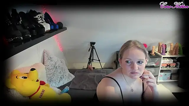 Snapshot of caro_kitten chatting on February 15, 2025, 10:22 am caro kitten online show from February 15, 2025, 10:22 am