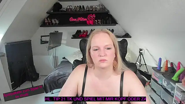 Snapshot of caro_kitten chatting on January 17, 2026, 11:04 am caro kitten online show from January 17, 2026, 11:04 am