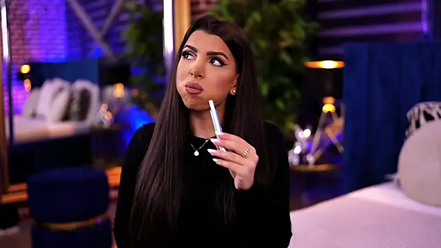 NicoleCellini online show from January 24, 2025, 6:35 pm