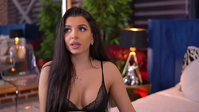 NicoleCellini online show from March 7, 2025, 7:05 pm