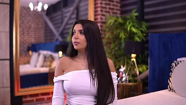 NicoleCellini online show from October 16, 2025, 6:09 pm