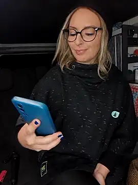 Snapshot of Jade_Emeraud chatting on November 27, 2025, 8:44 pm Jade Emeraud online show from November 27, 2025, 8:44 pm