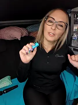 Snapshot of Jade_Emeraud chatting on December 2, 2025, 9:21 pm Jade Emeraud online show from December 2, 2025, 9:21 pm