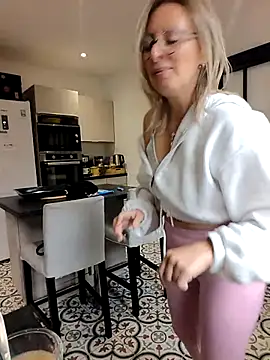 Snapshot of Jade_Emeraud chatting on December 15, 2025, 1:15 pm Jade Emeraud online show from December 15, 2025, 1:15 pm