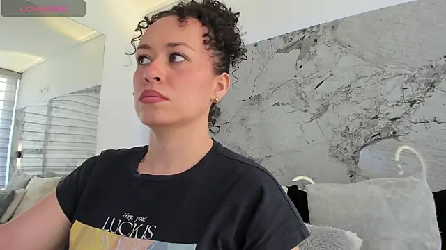 LIZ HOLMES online show from November 11, 2025, 11:54 am