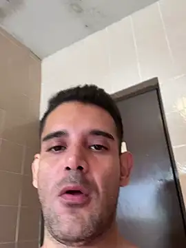 Snapshot of kevinbolena chatting on January 27, 2025, 9:33 pm kevinbolena online show from January 27, 2025, 9:33 pm