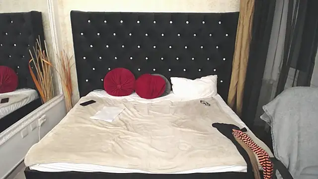 Snapshot of Lilly_hott chatting on January 5, 2025, 10:19 pm Lilly hott online show from January 5, 2025, 10:19 pm