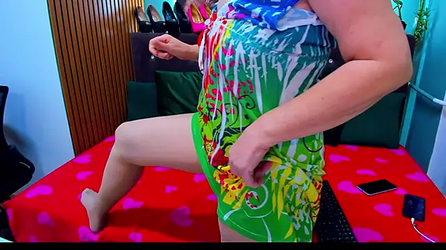 Lilly hott online show from October 15, 2025, 6:52 pm