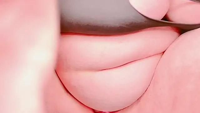 Snapshot of BiggyMelon chatting on November 15, 2025, 2:24 pm BiggyMelon online show from November 15, 2025, 2:24 pm