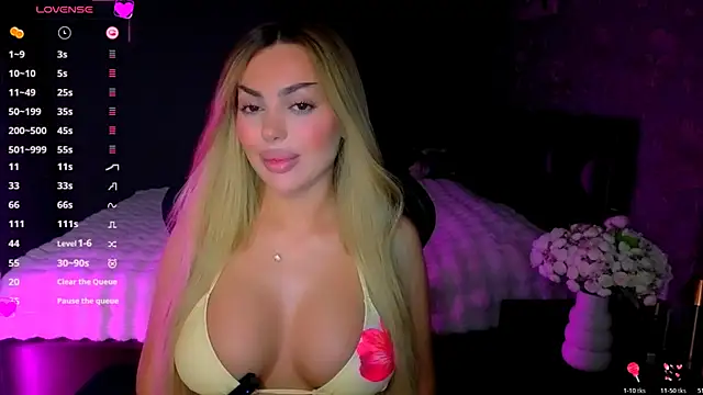 babyleilaa online show from April 6, 2026, 8:54 pm