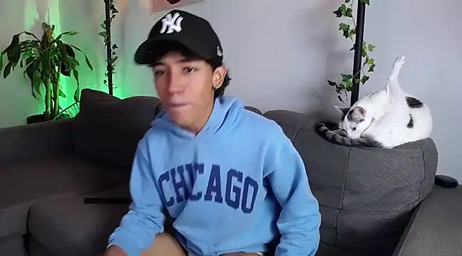 Snapshot of Ostin18hot chatting on December 13, 2024, 1:37 am Ostin18hot online show from December 13, 2024, 1:37 am