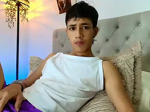 Snapshot of Ostin18hot chatting on December 2, 2025, 2:17 am Ostin18hot online show from December 2, 2025, 2:17 am