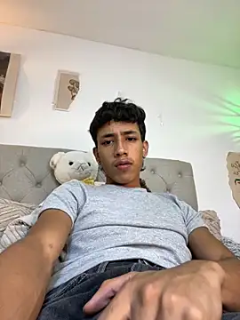 Snapshot of Ostin18hot chatting on December 3, 2025, 5:15 am Ostin18hot online show from December 3, 2025, 5:15 am