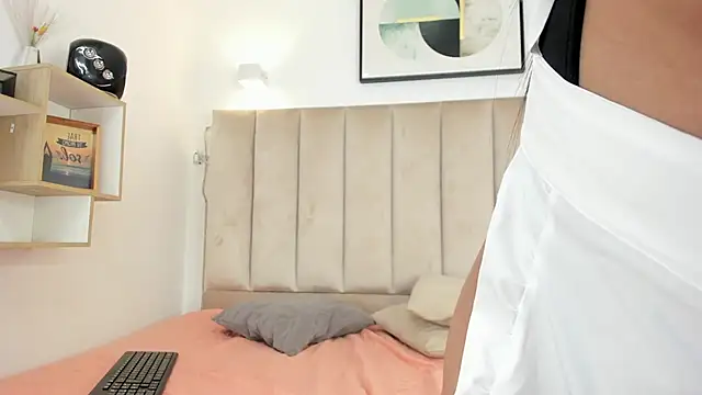 Anniie Queen online show from October 14, 2025, 3:29 am