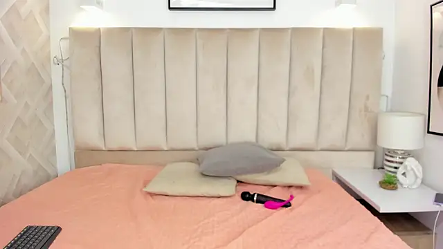 Anniie Queen online show from November 7, 2025, 2:33 am