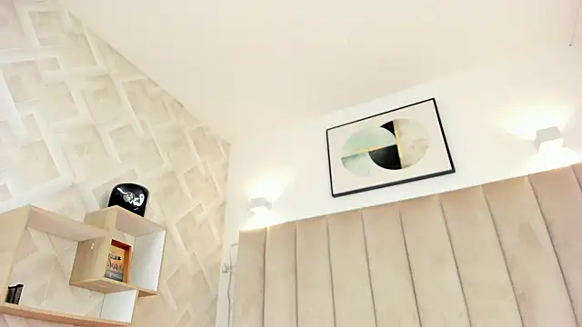 Anniie Queen online show from November 16, 2025, 2:06 am