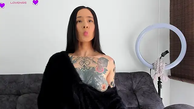 VeronicaTonu online show from October 15, 2025, 2:28 pm